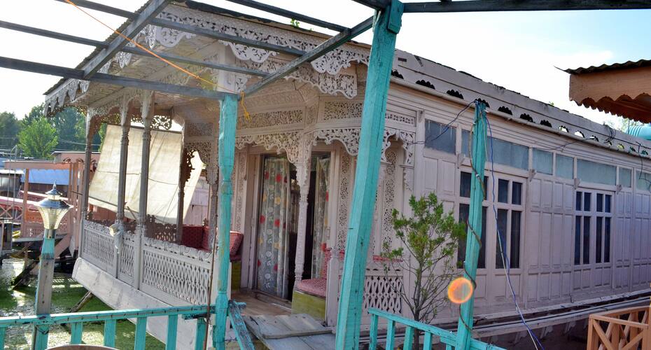 Lucky Kashmir Houseboat, Srinagar 4